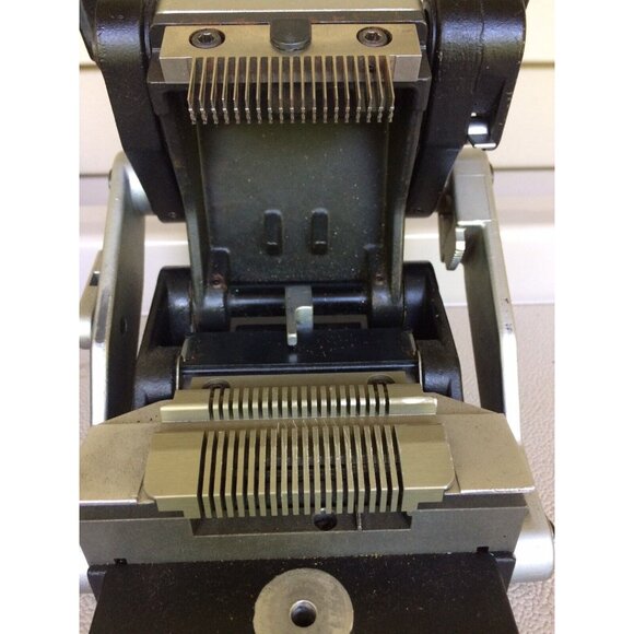 TRW Cinch Certi-Clinch Termination Tool W/Case - Picture 5 of 7